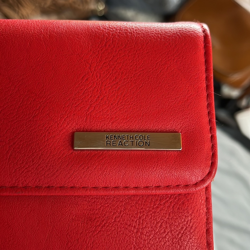 KENNETH COLE REACTION - Picture 5 of 5